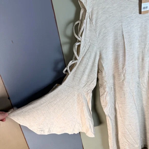 Plus size Boho Top with Bell-Sleeve and arm cut-outs-NWT-3XL - Picture 7 of 10